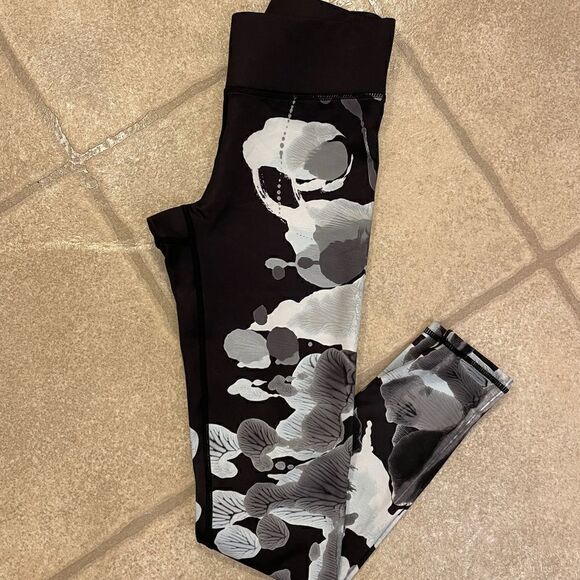 Terez Black High Waist Shaded Inkblots Ankle Activewear Bottoms XS - Picture 2 of 4